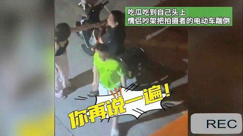 情侣在家吃瓜拍照视频,情侣在家吃瓜拍照，记录温馨日常