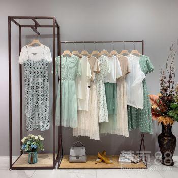 网红卡点女装品牌,潮流引领，时尚新篇章