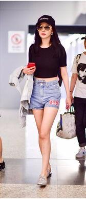 明星在街上买红薯,爱心购买红薯传递温暖